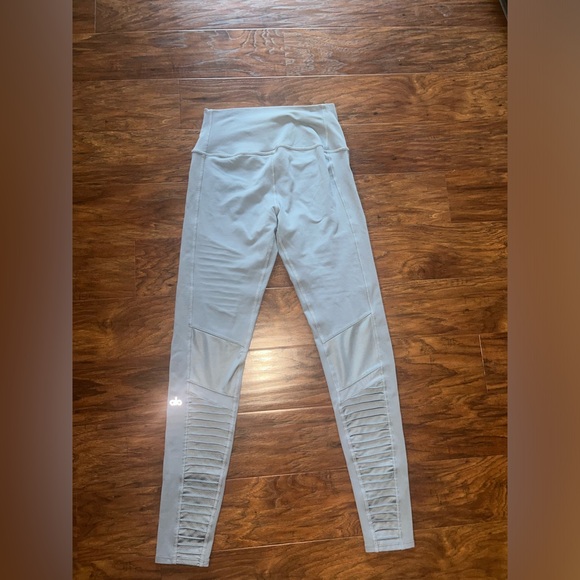 🧘🏽‍♀️EUC Alo Yoga High-Waist Moto Leggings - Light Blue - Size Medium - Picture 3 of 10